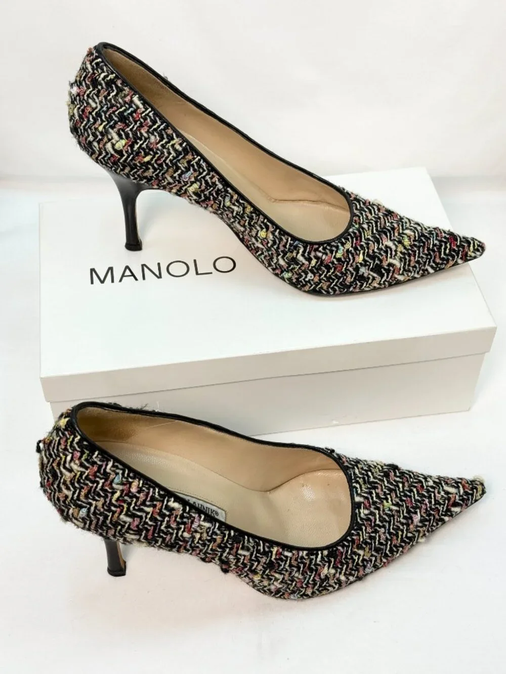 Manolo Blahnik Tweed Pointed Toe Pumps Multicolor Boucle Heels Size 39